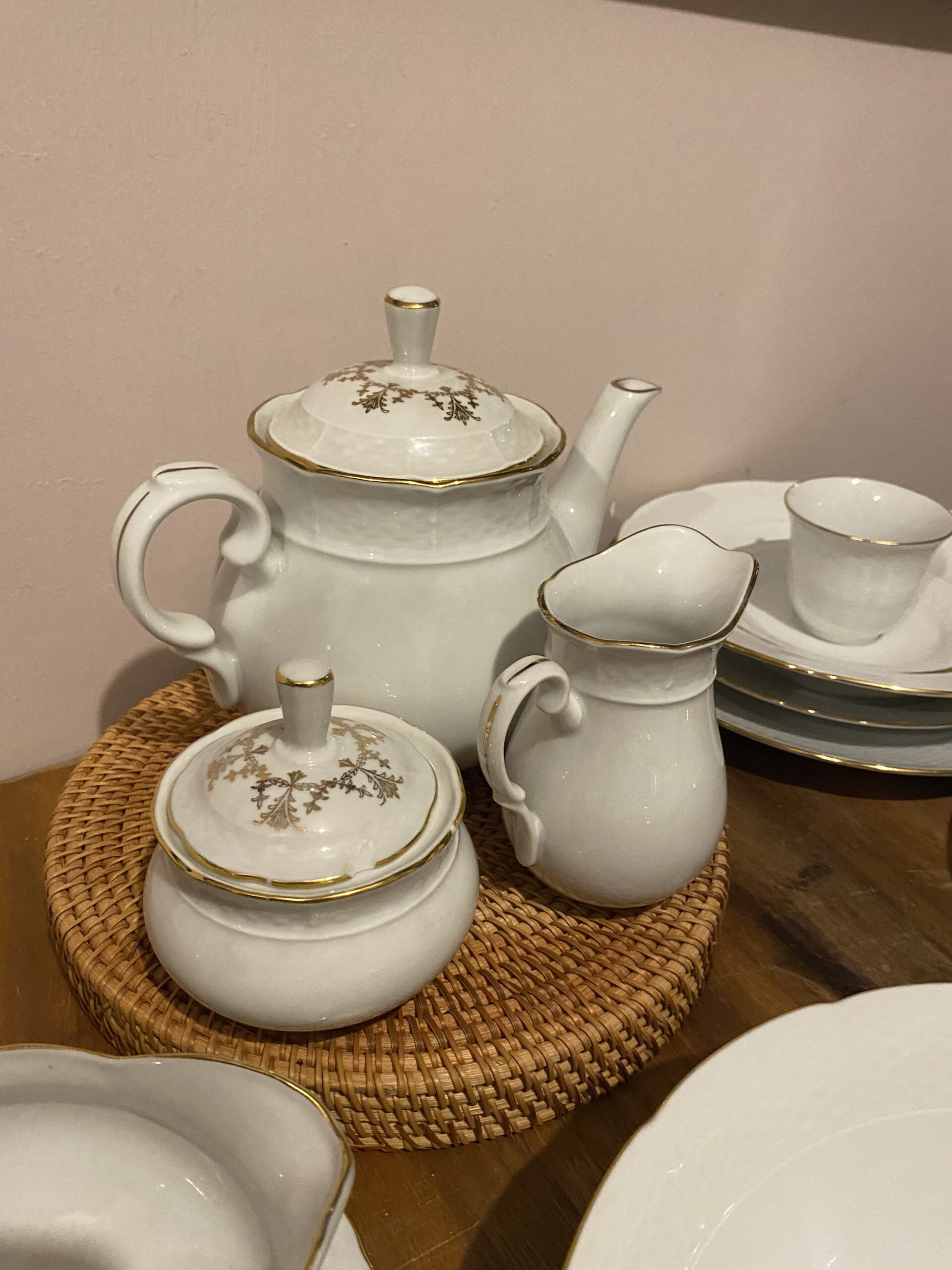 Een prachtig servies van sterk porselein van het merk Thun - Afbeelding 4