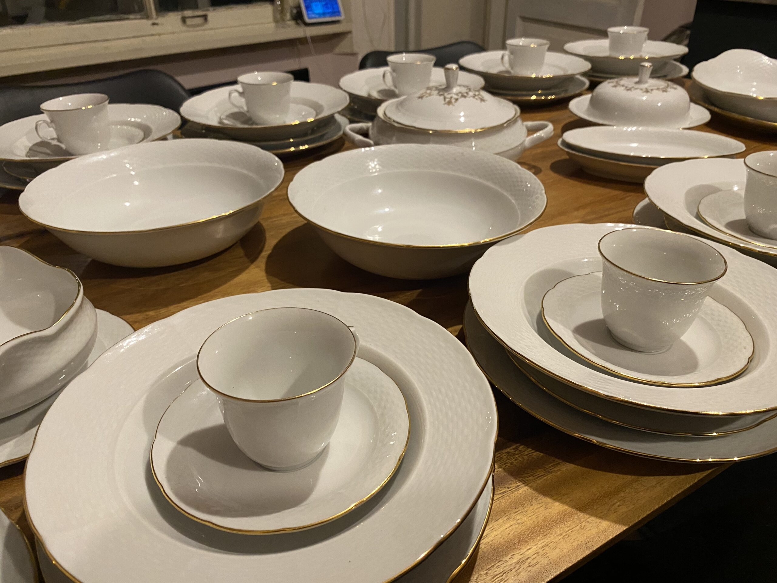 Een prachtig servies van sterk porselein van het merk Thun - Afbeelding 5