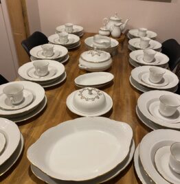 Een prachtig servies van sterk porselein van het merk Thun