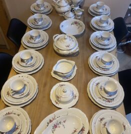 Wawel serviesset voor 12 personen met bloemen decor