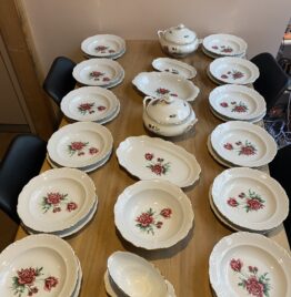 Schumann Arzberg rozen Dinerset voor 12 personen  